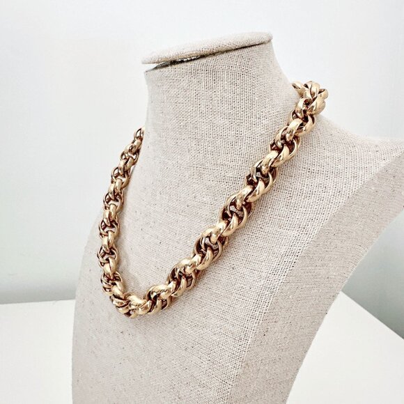 VINTAGE 1980s GIVENCHY GOLD TONE LINK CHAIN NECKLACE 4G LOGO CHARM - Picture 9 of 10